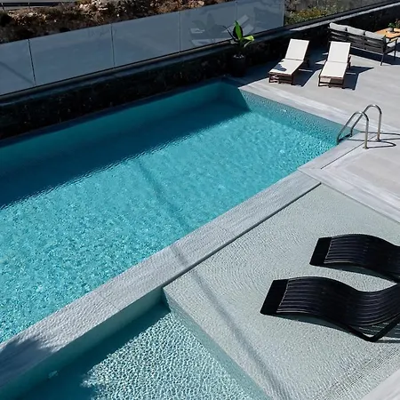 Brand New Petra Luxuria With A Private Pool And Jacuzzi Prassás