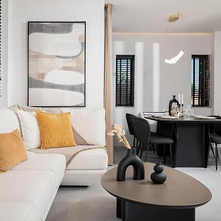 Brand New Petra Luxuria With A Private Pool And Jacuzzi Prassás
